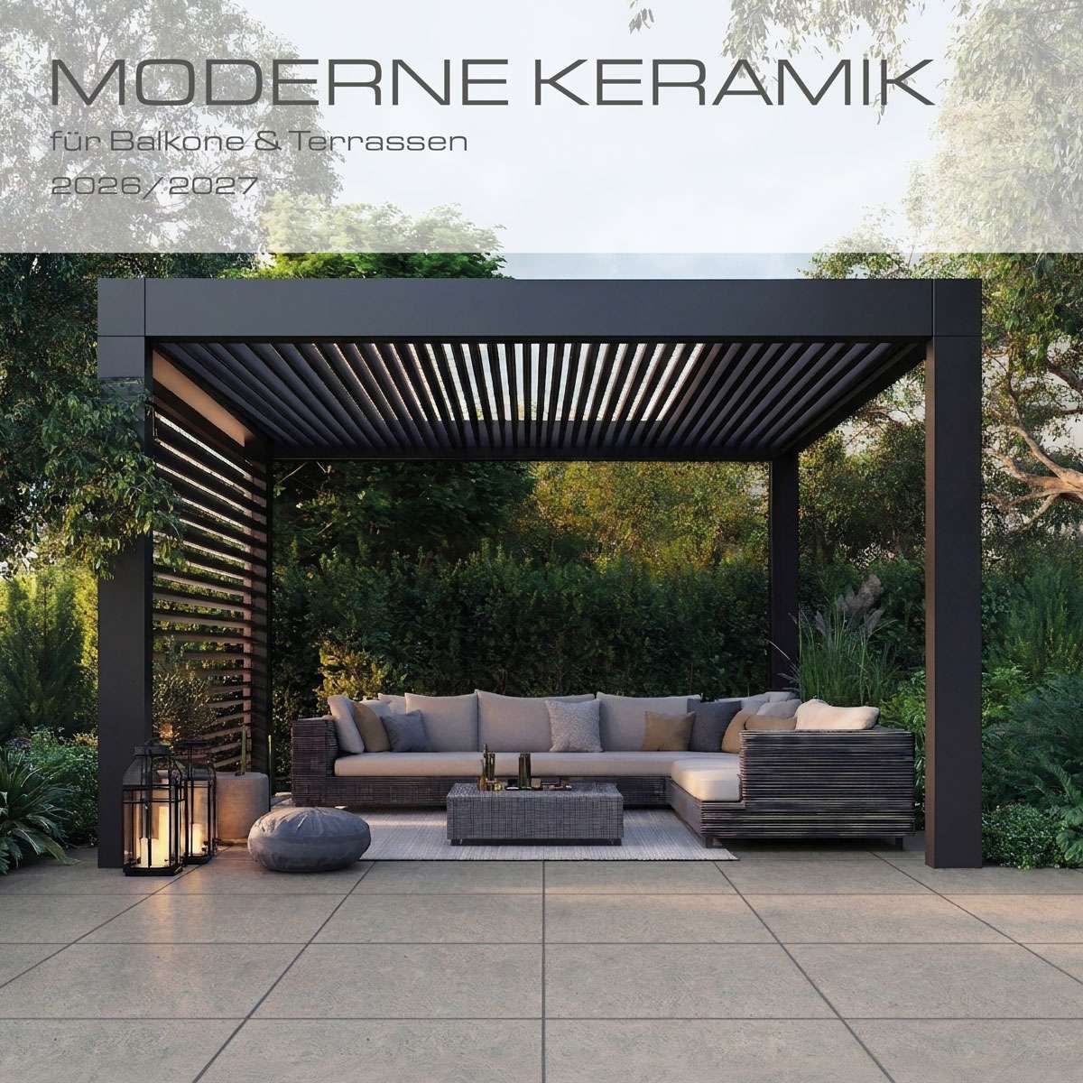 Moderne Terrasse mit stilvollen Keramikfliesen und Loungemöbeln